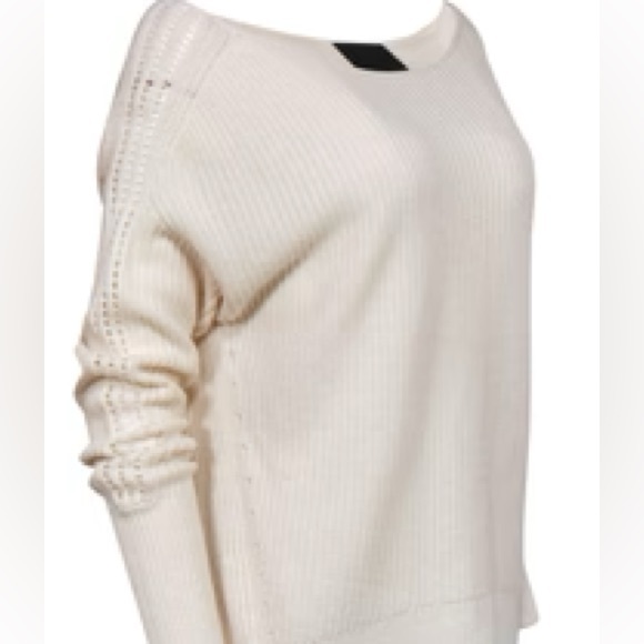 Intermix cashmere wool sweater. Eyelit trim - Picture 3 of 6